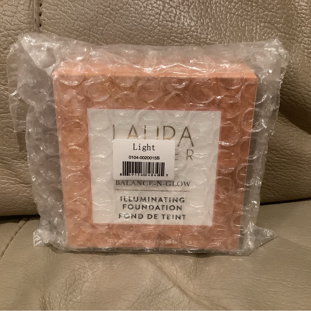 NIB Laura Geller Baked Balance-n-Brighten Color Correcting Foundation in Light